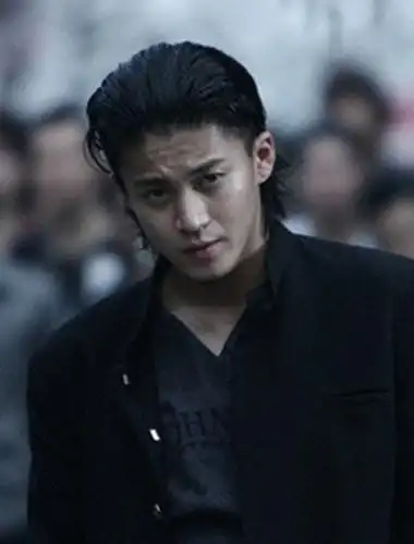 【图】小栗旬热血高校剧照欣赏 人气太高现身北京遭围堵