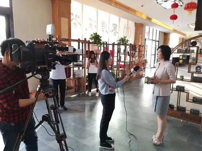 央视财经频道栏目组现场采访