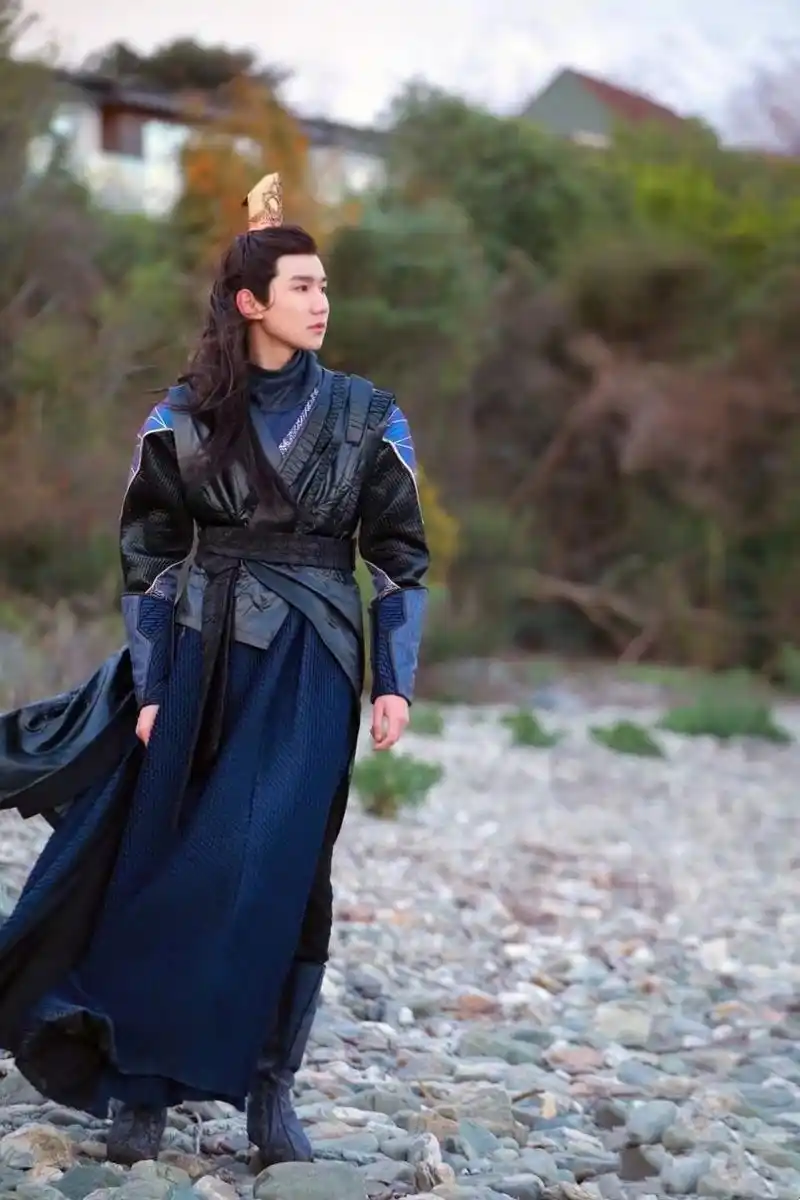 【王源  古装】  那必须是我们北灵境第一铁汉牧尘  图片cr:网络
