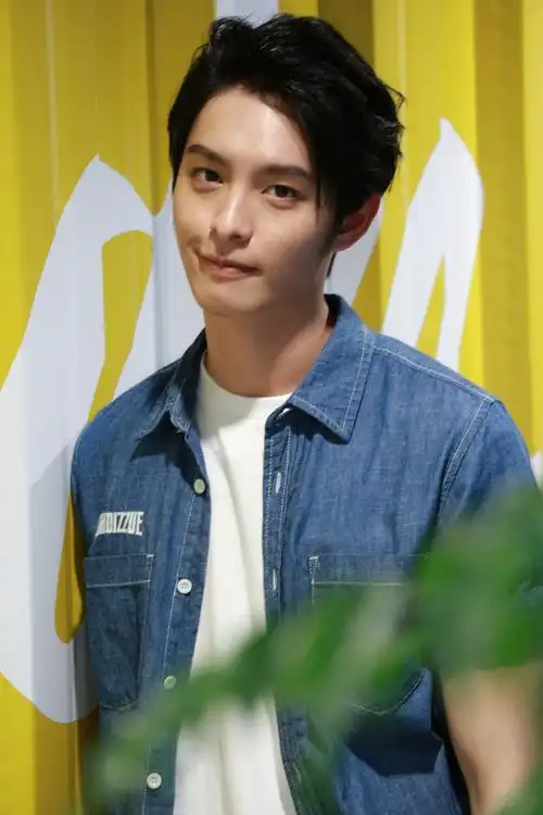 曹佑宁"星期系男友"写真曝光 高颜值校草已上线