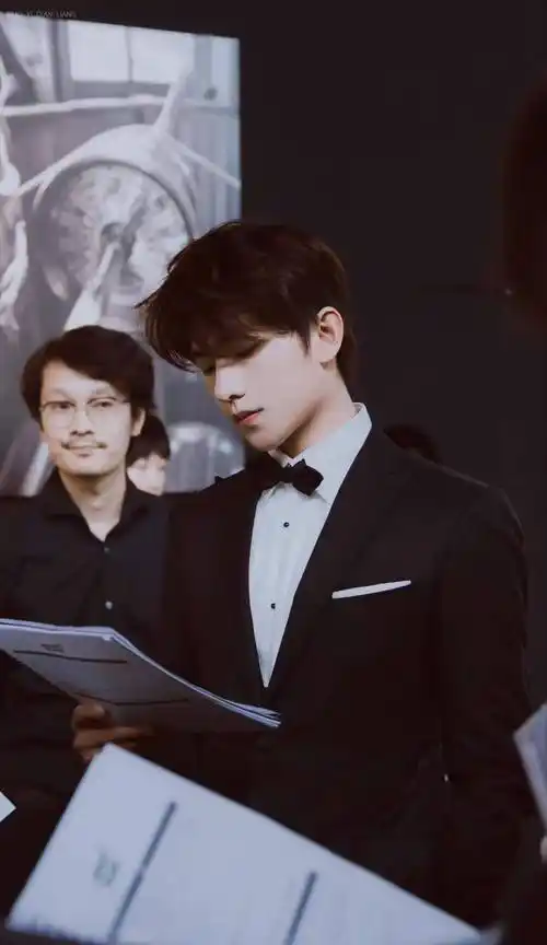 这几位告诉你什么是视觉盛宴_王俊凯_西装_肖战