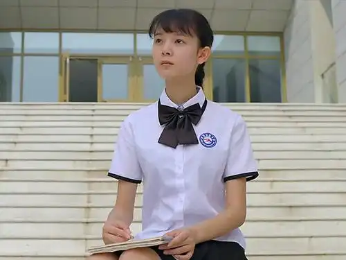 陈瑶出道第一部作品素颜出演学生妹气质干净身材又好