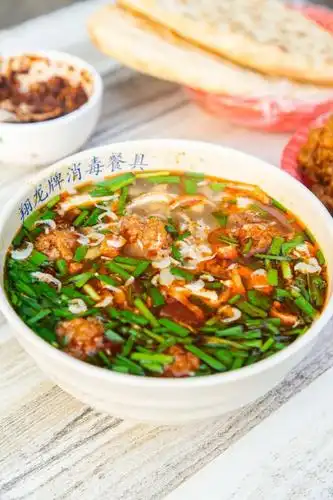 "老板,一碗丸子汤,再加一份丸子!"_洛阳城