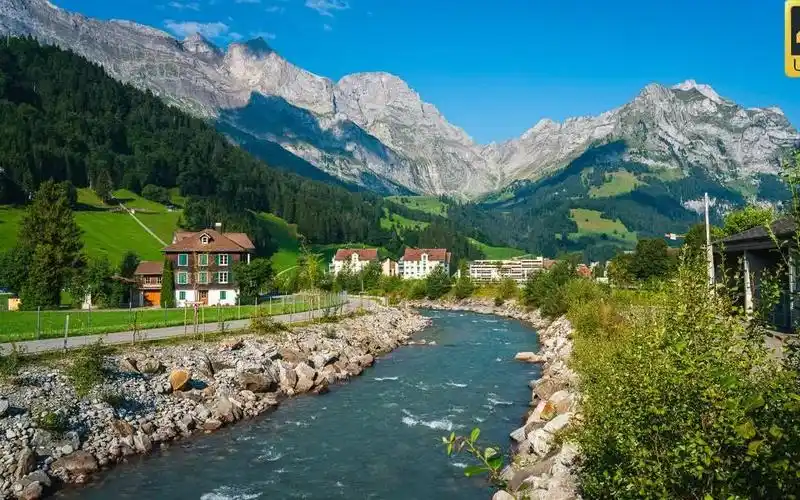 【4k】闲逛瑞士英格堡的乡村,值得亲自来一趟