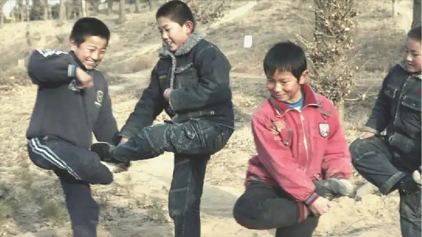 老照片:70,80后难忘的童年游戏,你玩过几种?