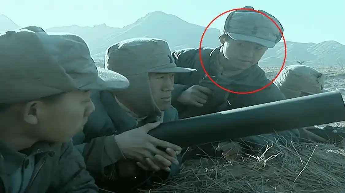 《亮剑》的穿帮镜头,刚演完了国军战俘,转头变成了日军的副官_八路军