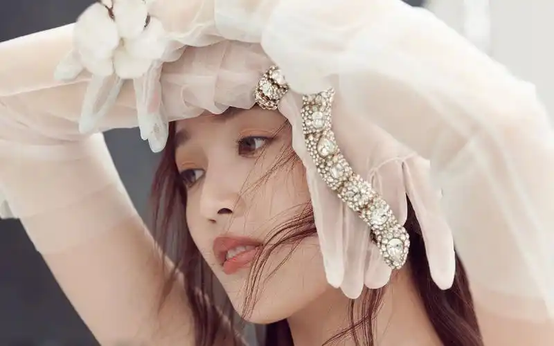 吴宣仪前卫时尚高清桌面壁纸