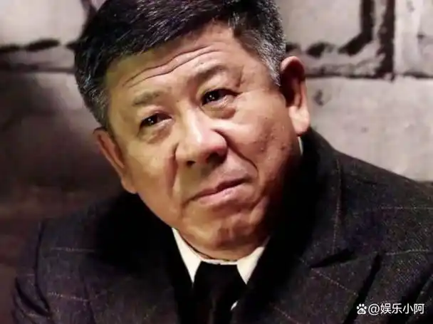 尽管他是"大器晚成"的典型代表,但他还是获得了"飞天奖最佳男演员"等