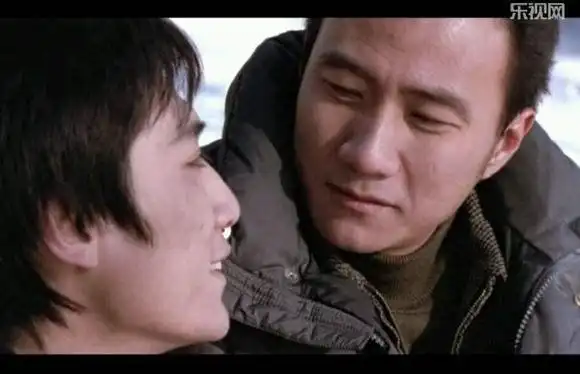 不仅如此,她还在《蓝宇》中扮演陈捍东的妹妹.(也就是胡军的妹妹啦~)