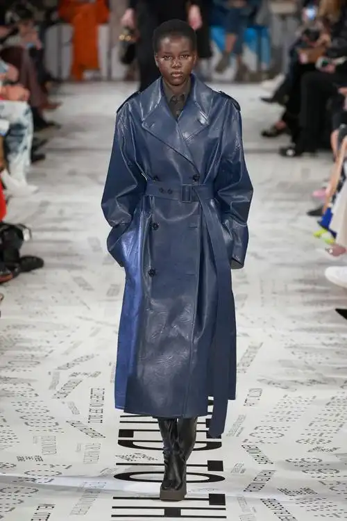 2019秋冬时装周上备受关注的10种大衣流行色