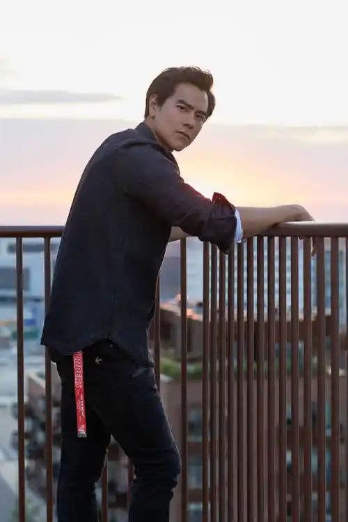 彭于晏最新大片曝光 街头感十足