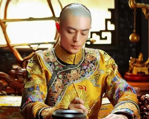 有人说:霍建华的演技好,一位疑心甚重,自私自利的皇上就这么被演出来.