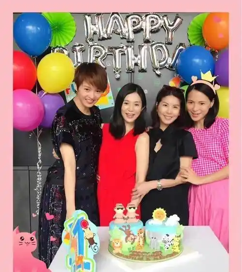 梁咏琪和三个漂亮闺蜜合影,一个比一个著名,一个比一个好看!