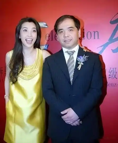 从24岁开始男人不断,半百了还没玩够,"人间尤物"李冰冰现形记