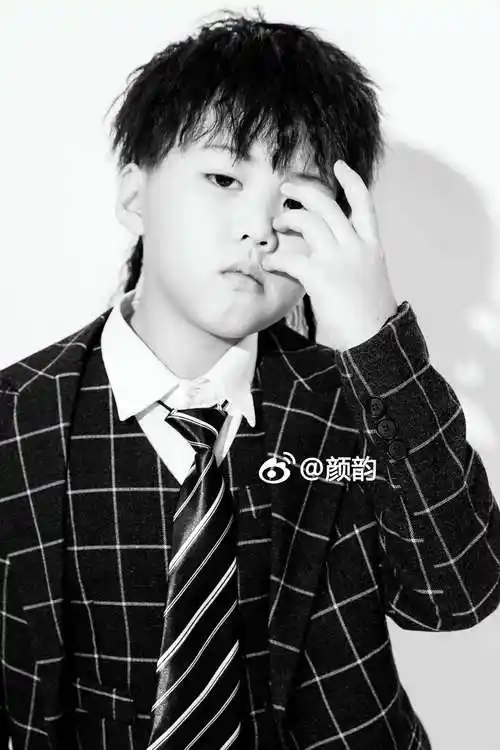 一只摄影师呀的儿童摄影作品《锡纸烫》