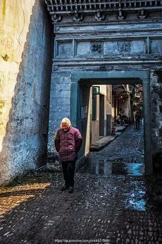 老屋小巷旧门第