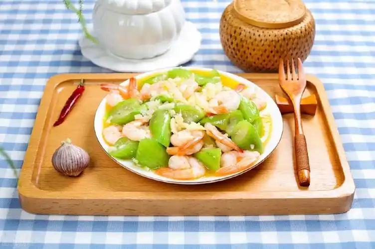 五,丝瓜炒虾仁.