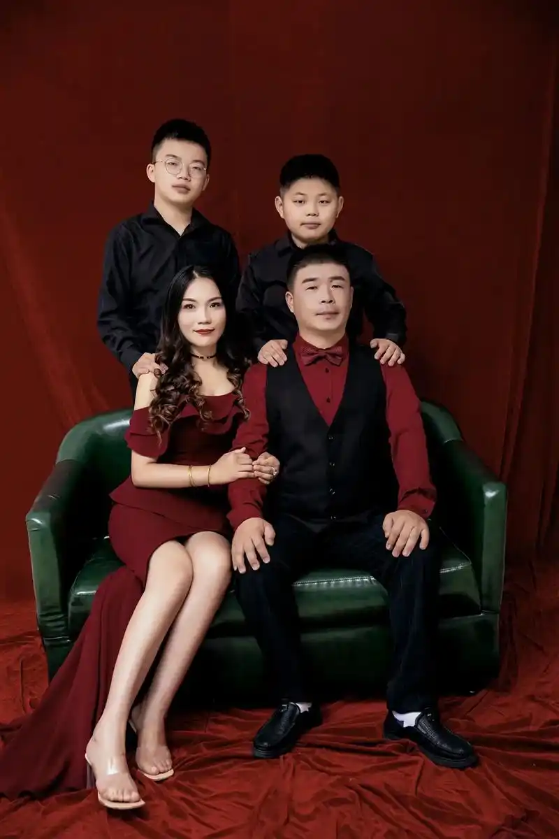 两个人终于变成了四个人 #最美全家福照片 #风雨同舟相濡以 - 抖音