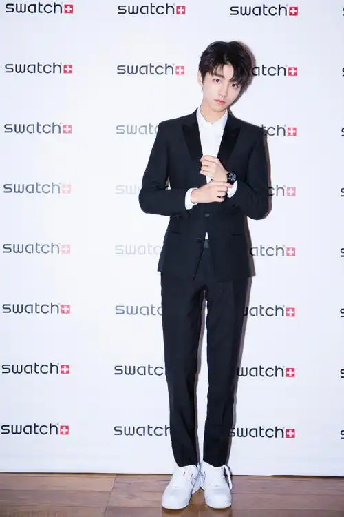 简介:王俊凯品牌代言活动帅气写真图片,分享一组王俊凯图片给大家,图