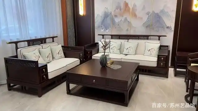 新中式风格淡雅又有灵气,摒弃了过去的繁复雕饰,适当的小许浓墨重彩