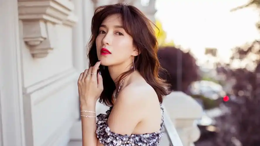 内地明星江疏影明星风尚壁纸3