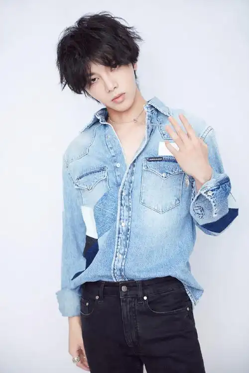 华晨宇干净帅气写真图片