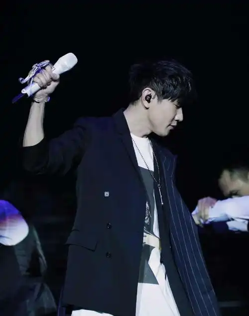 林俊杰少年手中的圣剑