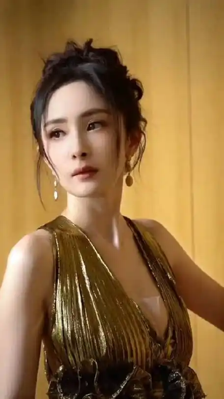 杨幂,1986年9月12日出生于北京市…_新浪新闻