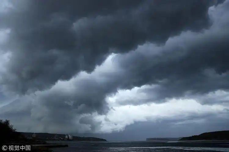 悉尼:风暴来临如"世界末日" 或将缓解澳洲高温天气