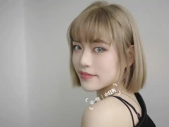 春季发色浅亚麻色