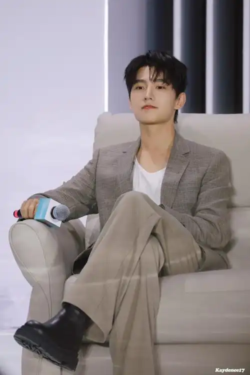 杨洋超话99#杨洋喜临门品牌代言人#爱在喜临门93@杨洋