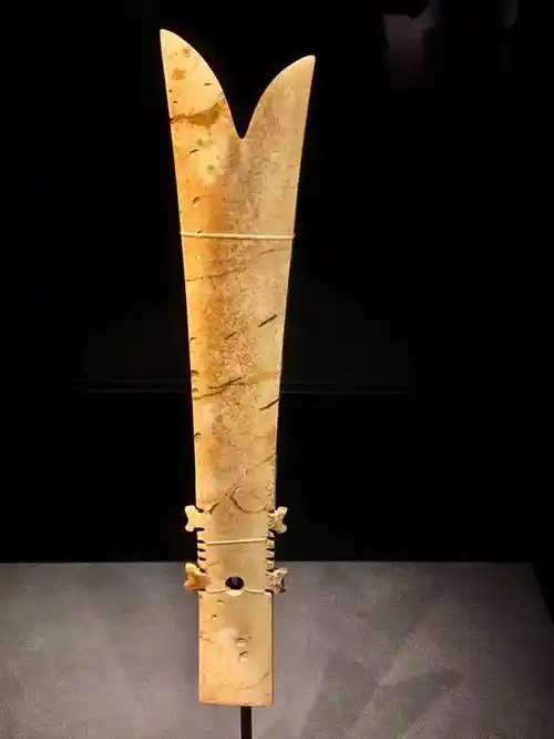 三星伴月耀环宇:周倜分享三星堆遗址博物馆玉石篇四_三星堆博物馆