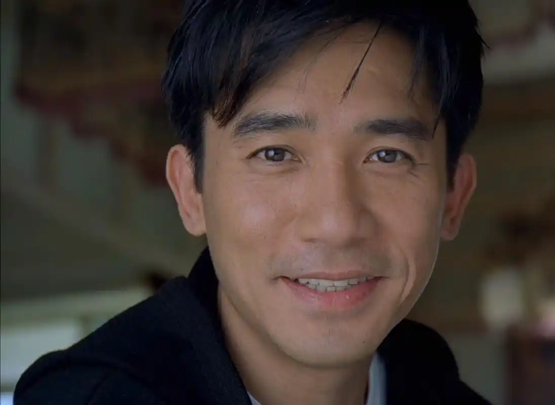 他不管多大年纪都好有魅力啊!这可是梁朝伟啊!不会有人不爱他吧?