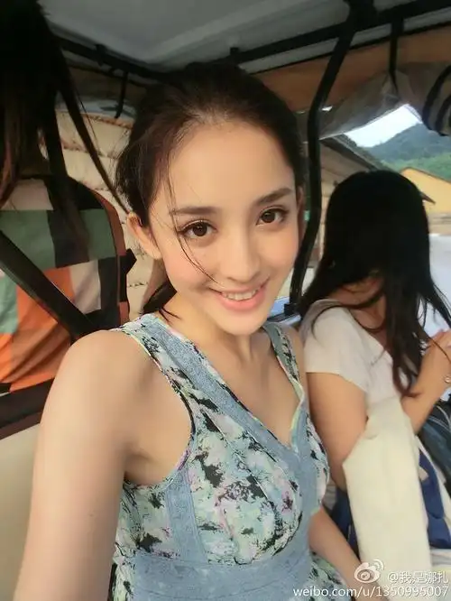 古力娜扎个人简介:古力娜扎,1992年出生于乌鲁木齐.