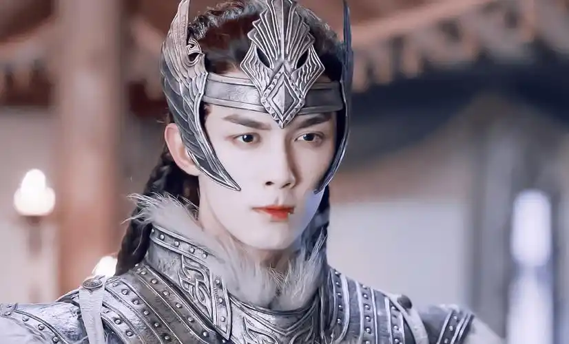 吴磊在《长歌行》中饰演的阿诗勒隼也是剑眉造型,却完全没有眉压眼的