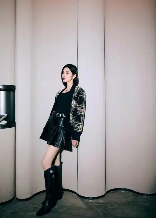 唐艺昕经典色系穿搭又帅又酷看似简单其实很高级