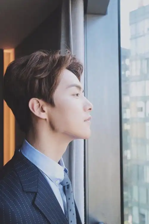 马天宇出席时尚活动:"舒适"就是最好的时尚态度_新浪看点