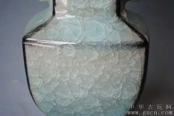 北宋汴京官窑铁胎冰片双耳方尊奉华款