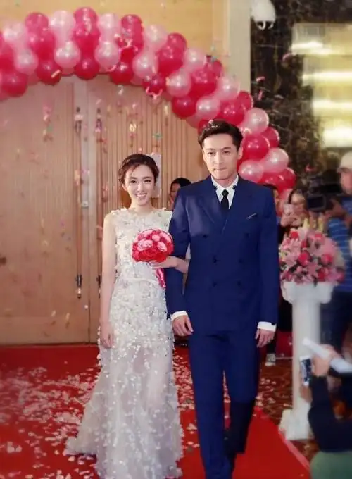 爆料胡歌低调现身民政局,要结婚节奏网友快官宣结婚啦_网易订阅