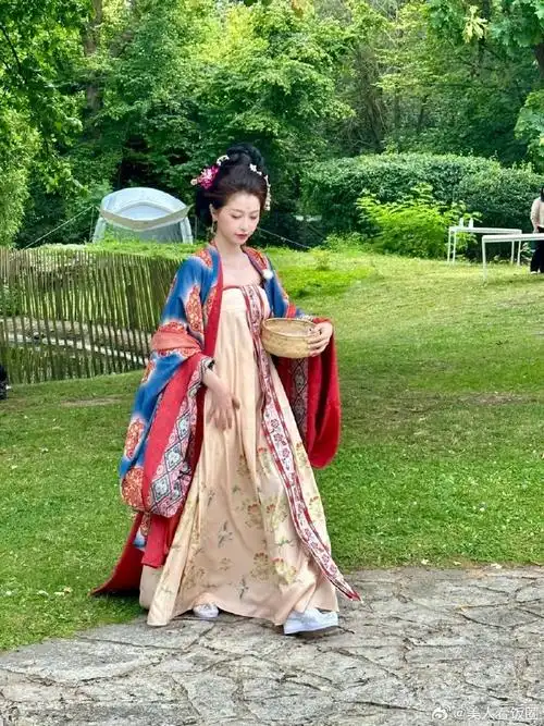 虞书欣小兰花中餐厅限定版