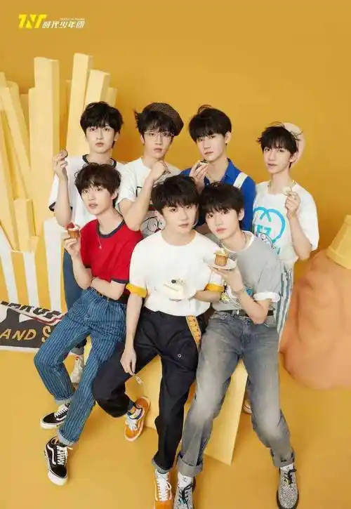 眼神憔悴状态差,丁程鑫宋亚轩站身后为他撑腰_少年团_时代_高考