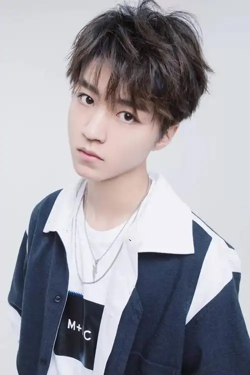 女生那么经得起折腾,但还是可以玩出很多花样,我们还是拿王俊凯来说吧