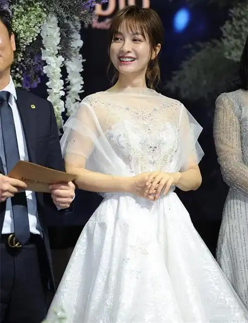 吴昕穿上婚纱的瞬间我呆了,这身材逼死多少人,潘玮柏还在等啥?