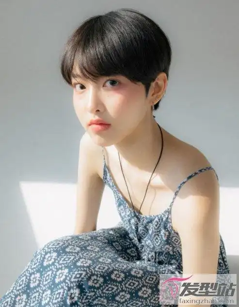 女生露耳短发发型 可盐可甜时尚个性还帅气_发型站_最新流行发型设计