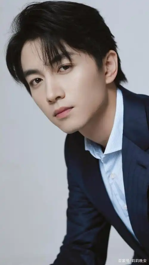 陈晓:外貌俊朗帅气,演技出众,笑起来还那么好看!