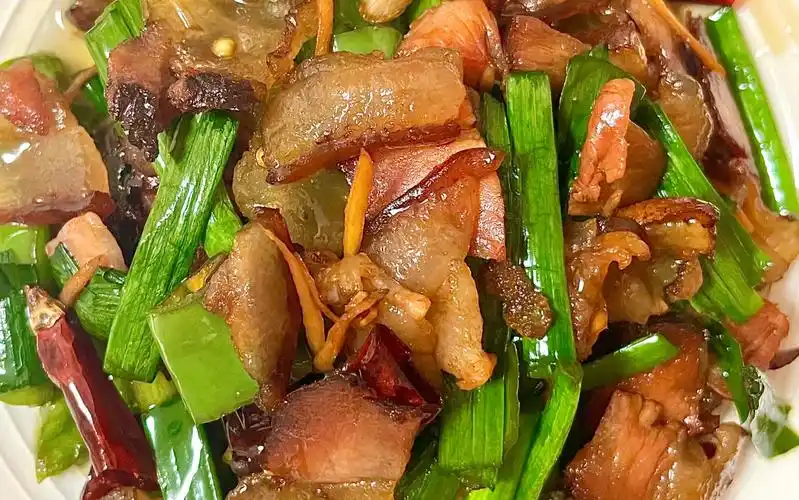 今天吃了蒜苗炒腊肉