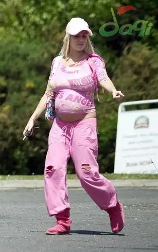 『组图』女星怀孕也妩媚