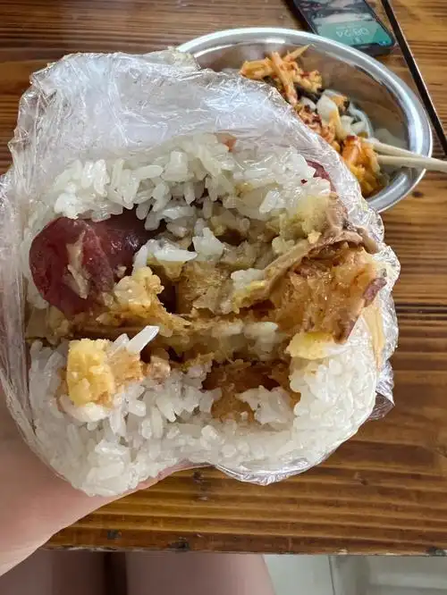 桂林老广西三块钱的糯米饭团一定不要错过