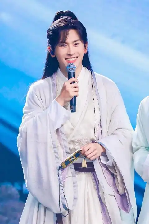 山河令演唱会张哲瀚图片:好一个清秀的lp