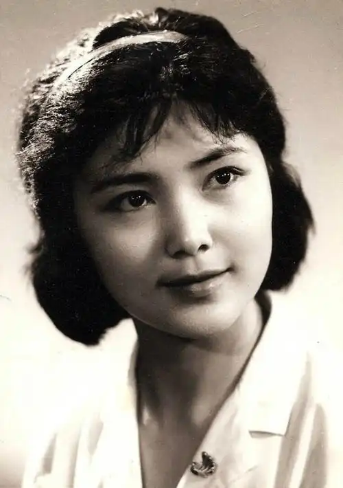 上图中这位女明星是谁?大家应该很熟悉吧?